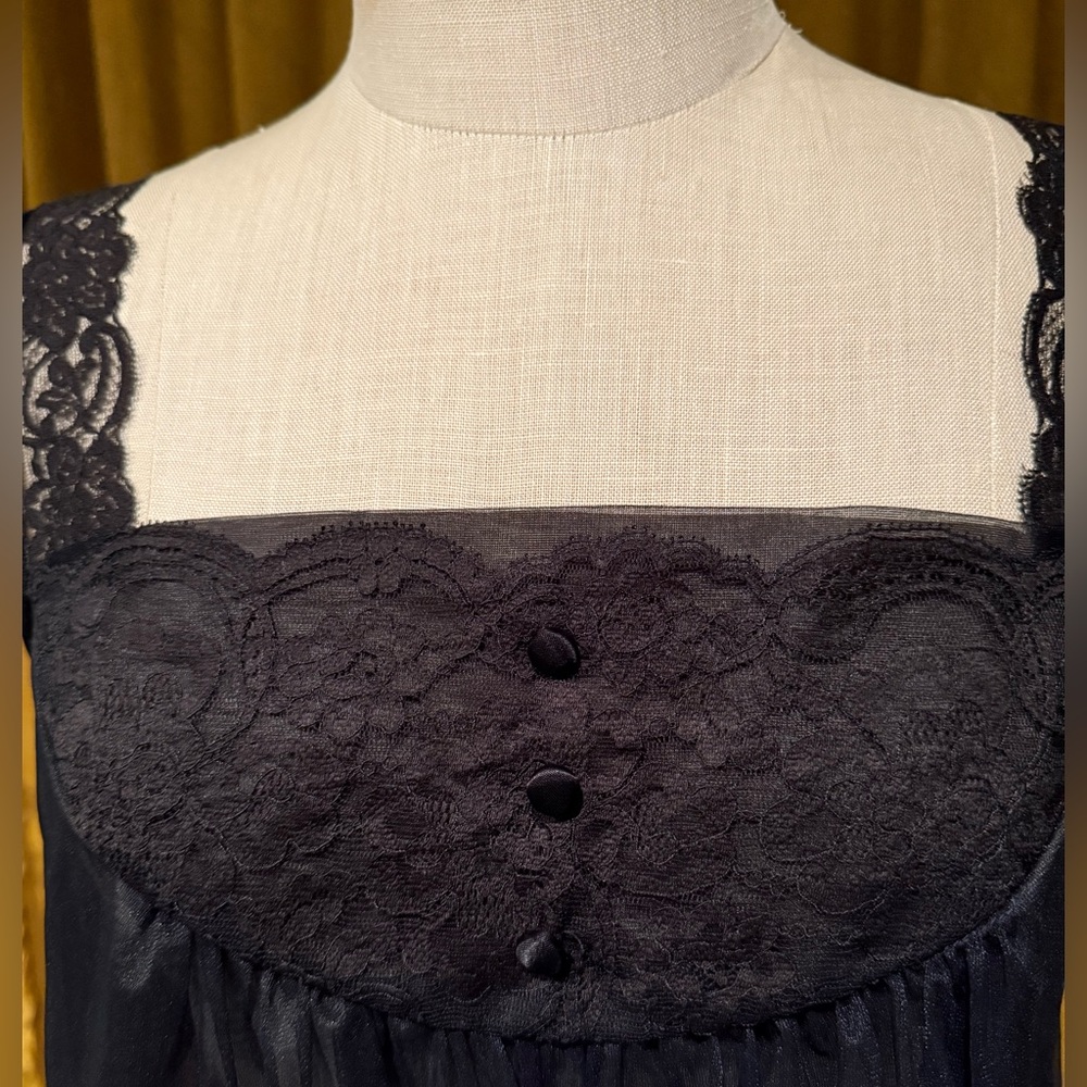 Black Negligee - Picture 6 of 9